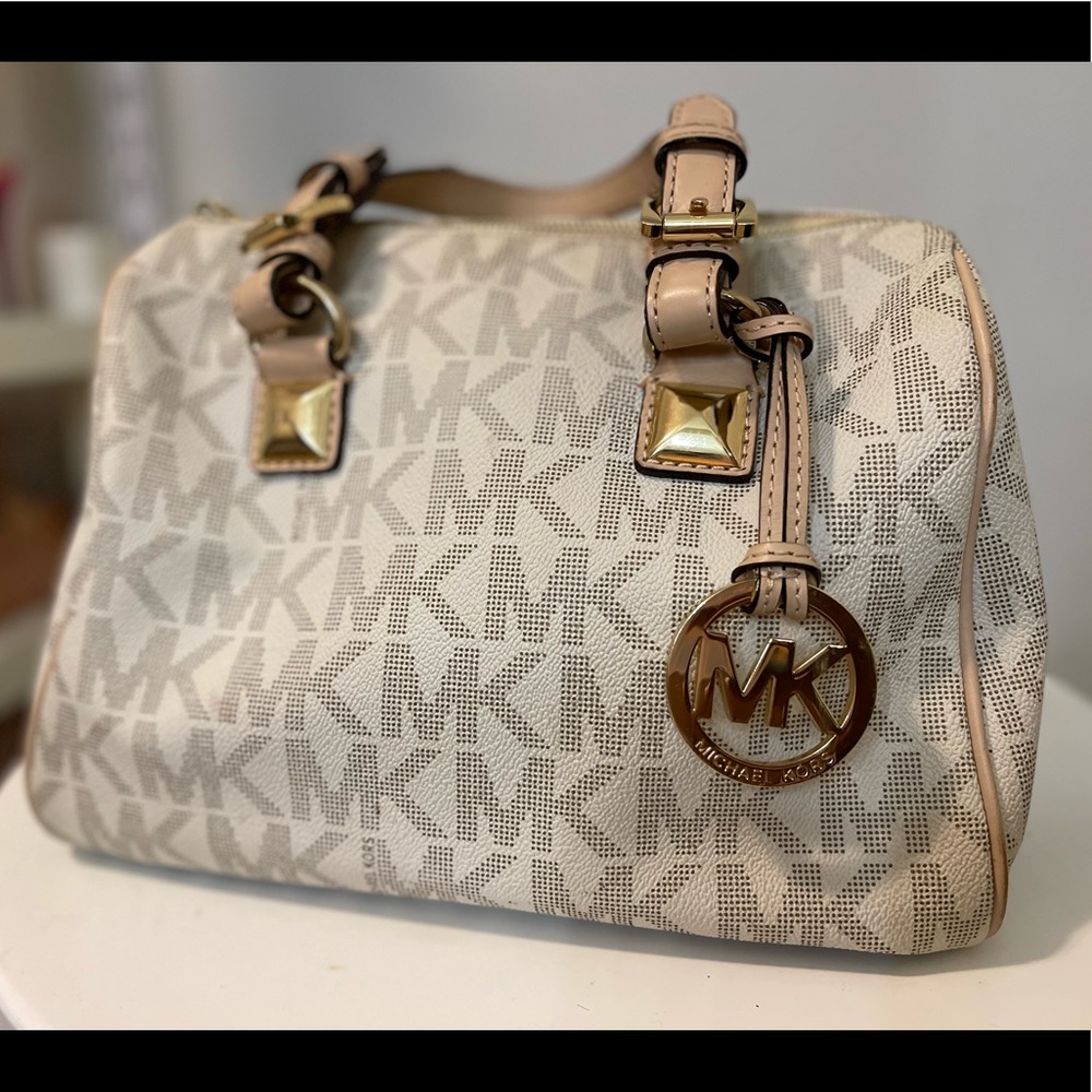 Authentic Michael Kors Grayson signature print